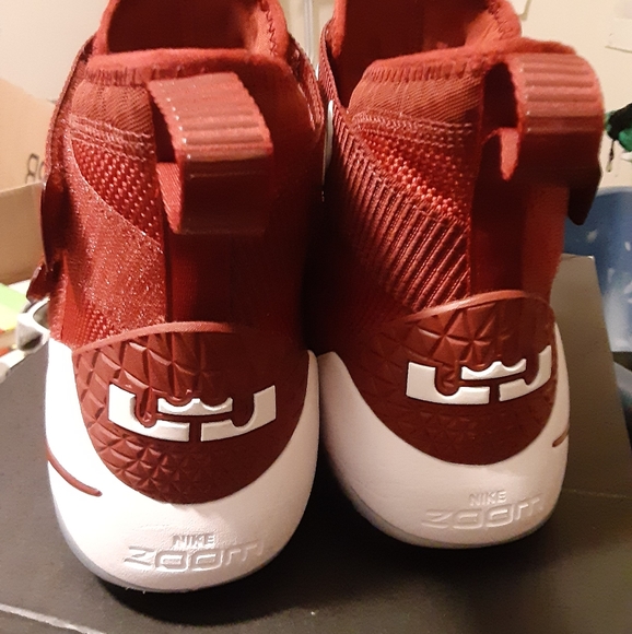 Lebron Soldier XI - Picture 2 of 4